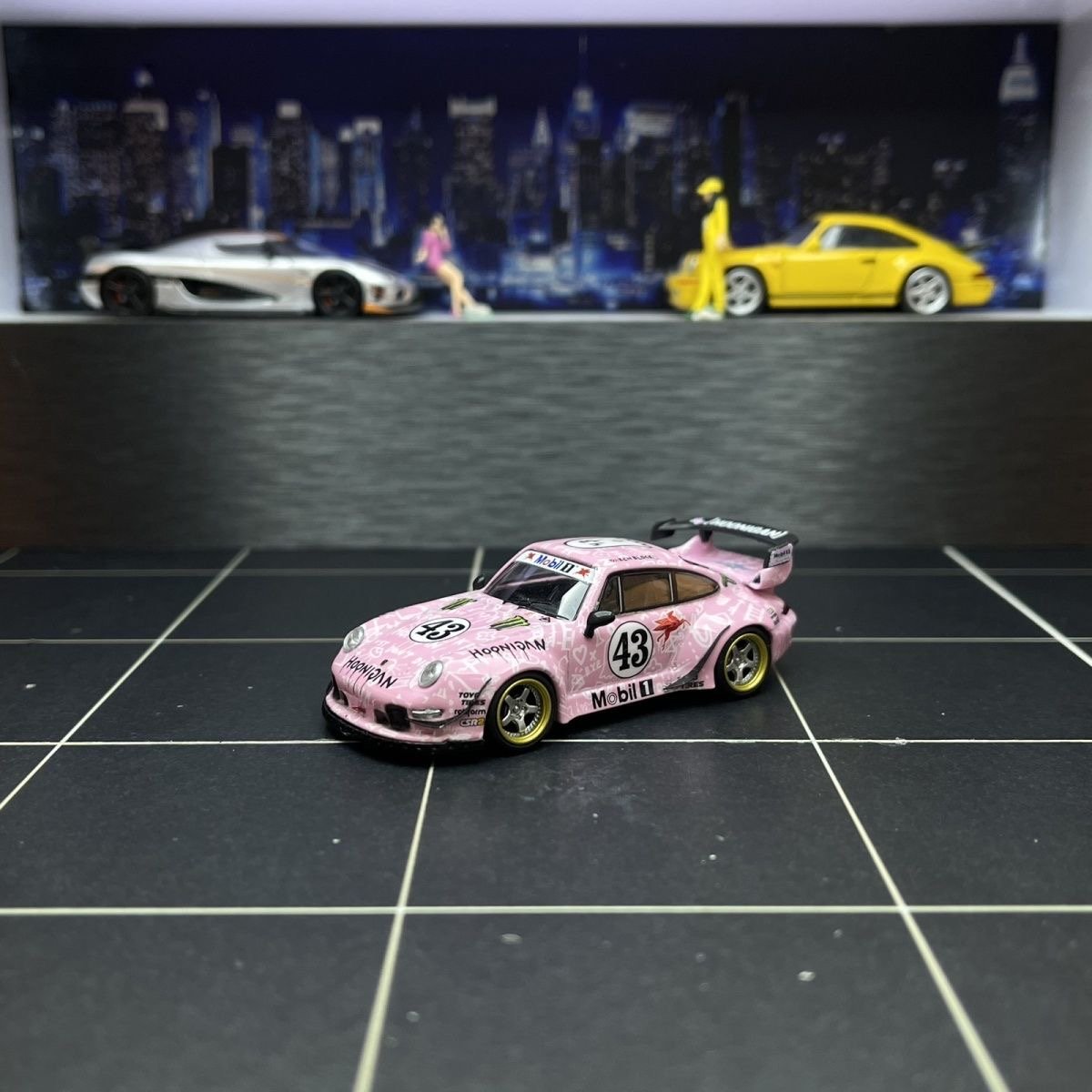 King Model 1:64 Porsche 911 RWB964 Hoonigan Pink Pink No. 43 High Wing Version