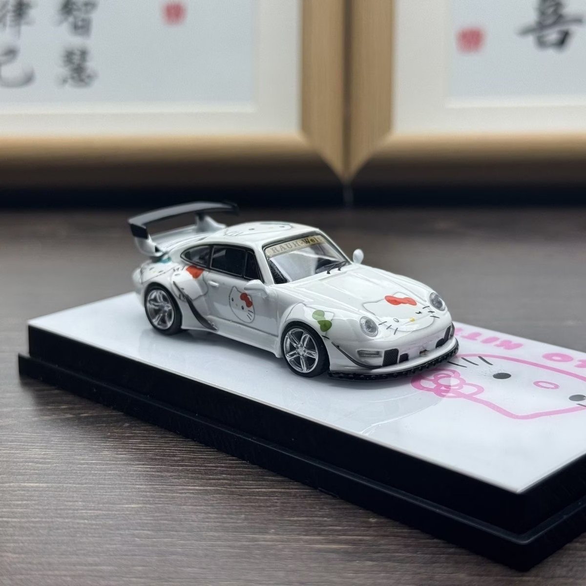 Porsche RWB 993 with a Hello Kitty livery.