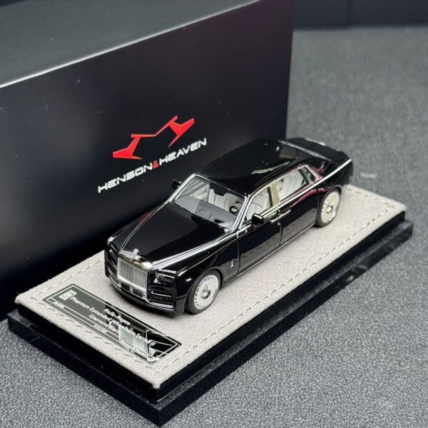 1:18 scale resin model of a Rolls-Royce Phantom Extended Wheelbase