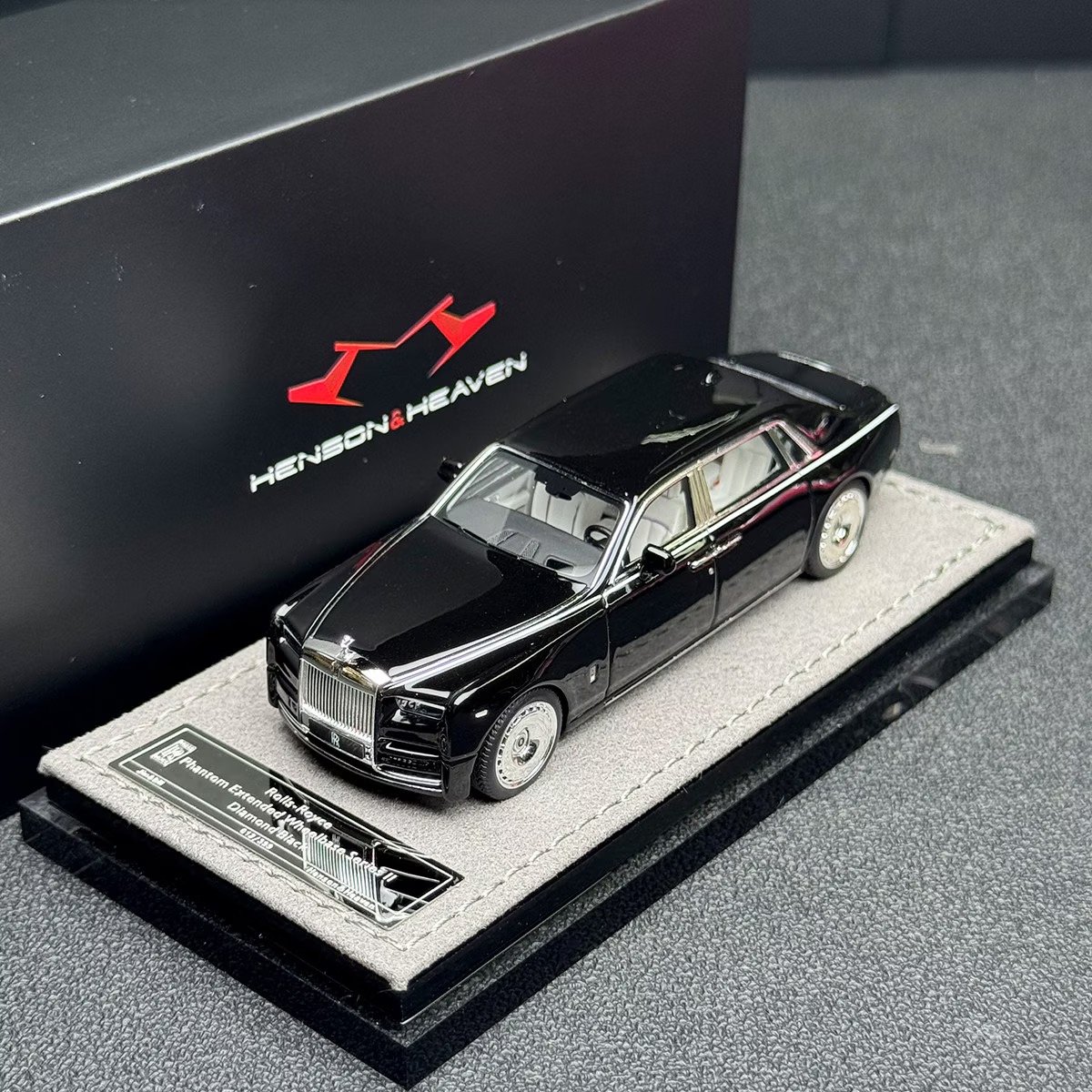 1:18 scale resin model of a Rolls-Royce Phantom Extended Wheelbase