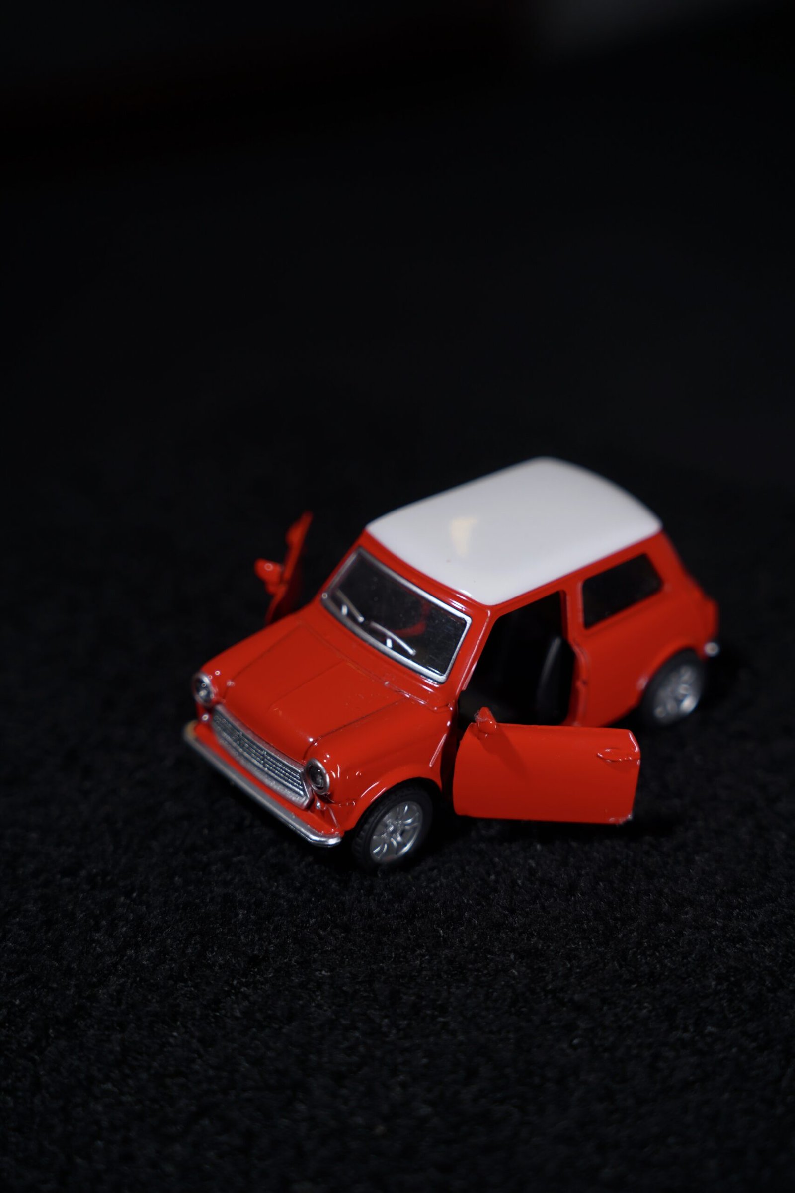 Classic Welly Mini Cooper 1300 Diecast Toy Car